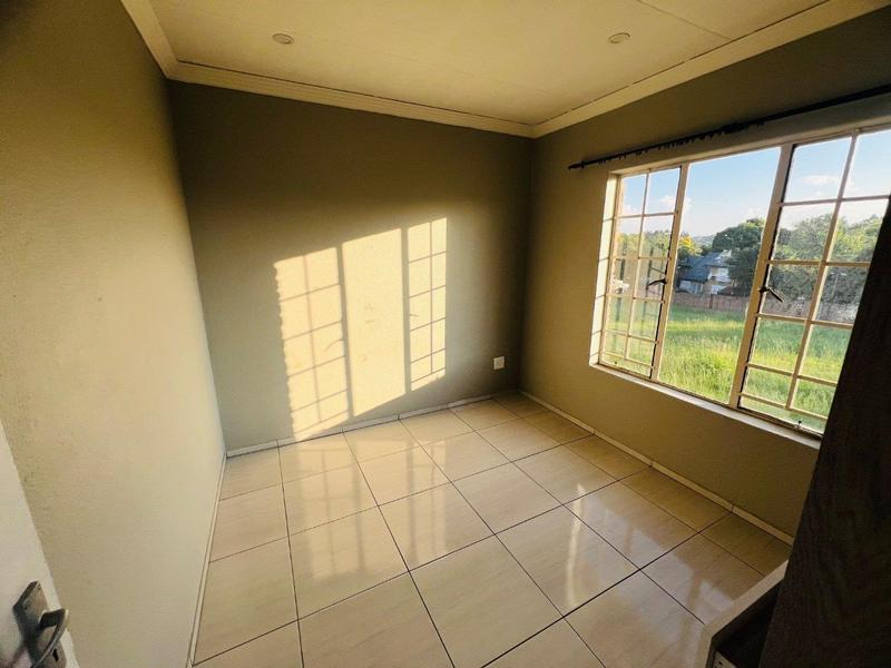 2 Bedroom Property for Sale in Van Riebeeck Park Western Cape
